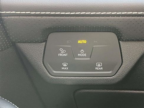 Used 2026 Volkswagen Atlas SE FWD image 32