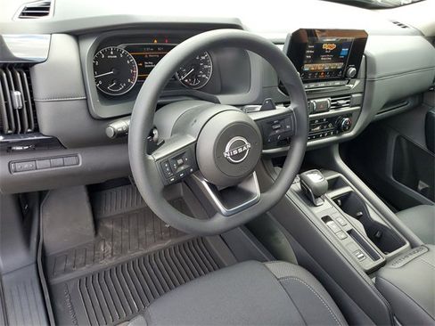 New 2025 Nissan Pathfinder S image 6