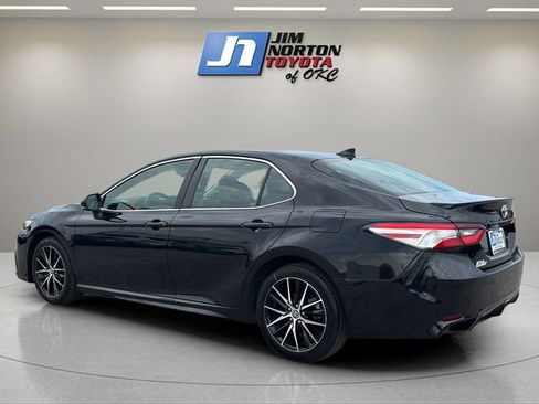 Used 2023 Toyota Camry SE FWD image 7