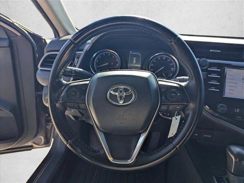 Used 2020 Toyota Camry SE image 11