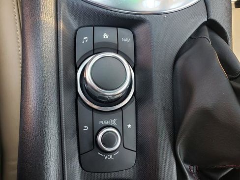 Used 2018 MAZDA MX-5 Miata RF Grand Touring RWD image 17