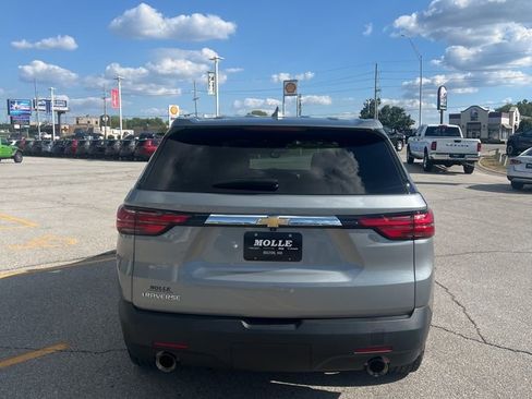 Used 2023 Chevrolet Traverse LS image 4