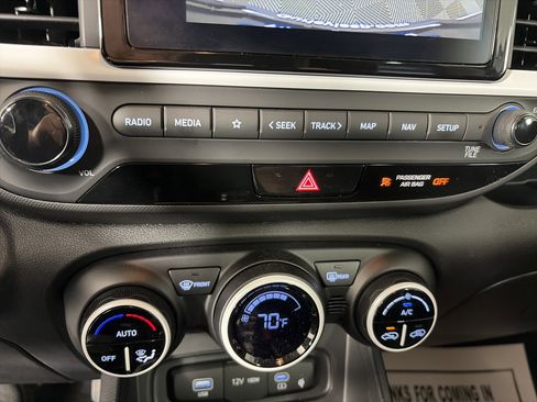 Used 2025 Hyundai Venue Limited image 19