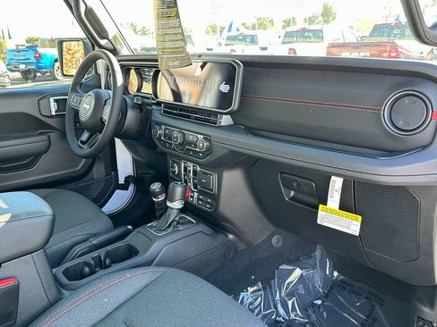 New 2025 Jeep Wrangler Unlimited Rubicon w/ Technology Group AWD/4WD image 12
