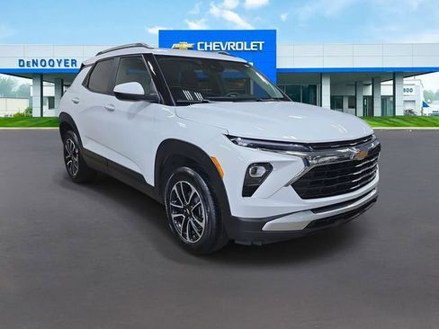 Used 2025 Chevrolet TrailBlazer LT AWD/4WD image 5