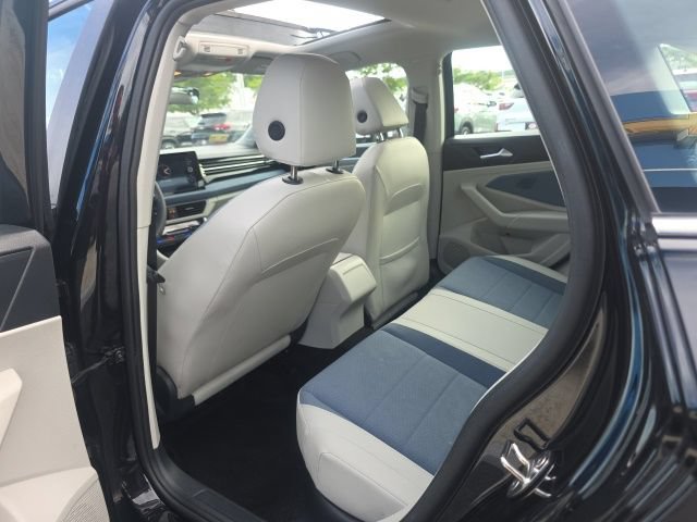Used 2025 Volkswagen Jetta SE FWD image 23