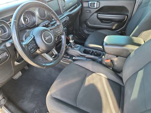 Used 2021 Jeep Gladiator Sport image 9