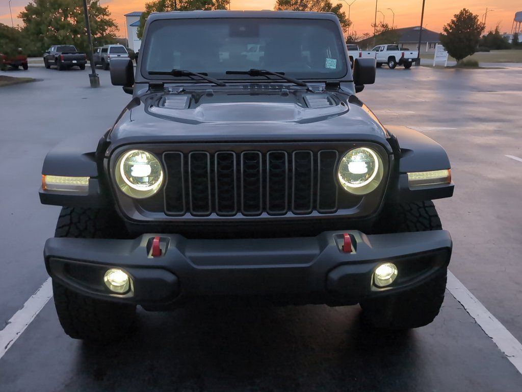 Used 2025 Jeep Wrangler Unlimited Rubicon AWD/4WD image 9
