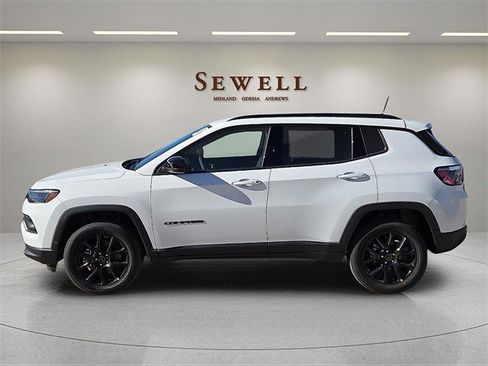 New 2026 Jeep Compass Latitude image 2