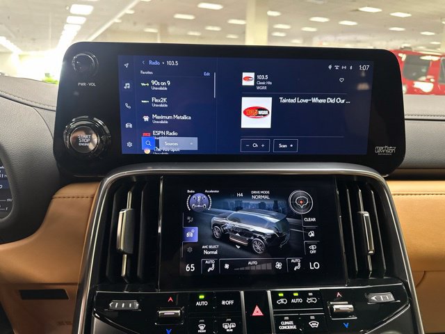 Used 2025 Lexus LX 600 4WD w/ Appearance Package image 14