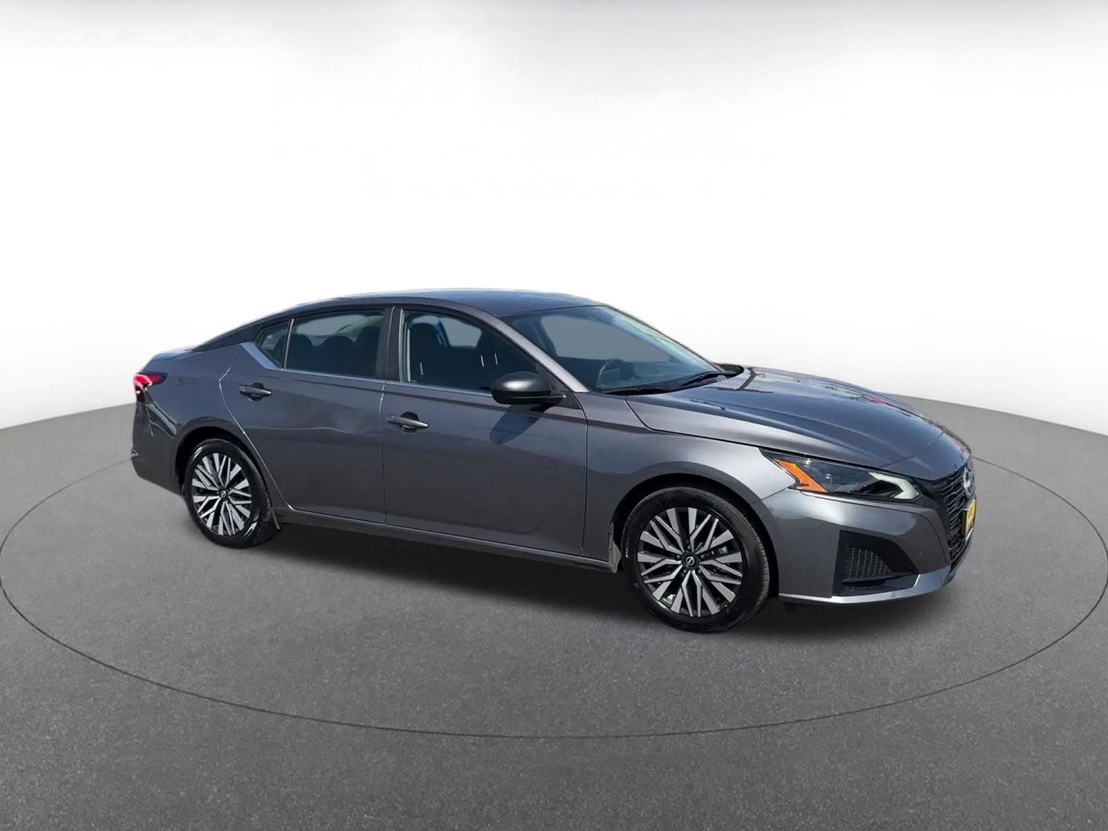 Used 2026 Nissan Altima 2.5 SV FWD image 2