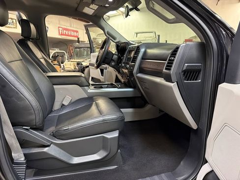 Used 2019 Ford F250 XLT w/ XLT Premium Package AWD/4WD image 35