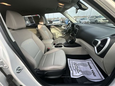 Used 2024 Kia Soul LX image 23