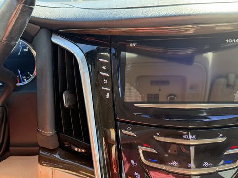 Used 2020 Cadillac Escalade Premium Luxury image 63