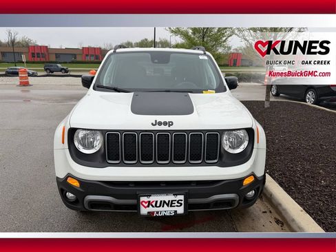 Used 2023 Jeep Renegade Latitude AWD/4WD image 3