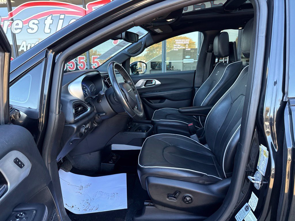 Used 2020 Chrysler Pacifica Limited w/ Advanced Safetytec Group FWD image 33