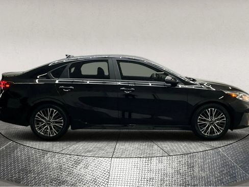 Used 2022 Kia Forte GT-Line w/ GT-Line Premium Package image 9