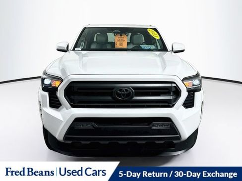 Used 2025 Toyota Tacoma SR5 AWD/4WD image 2