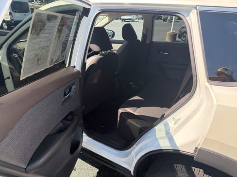 Used 2023 Nissan Rogue SV AWD/4WD image 15