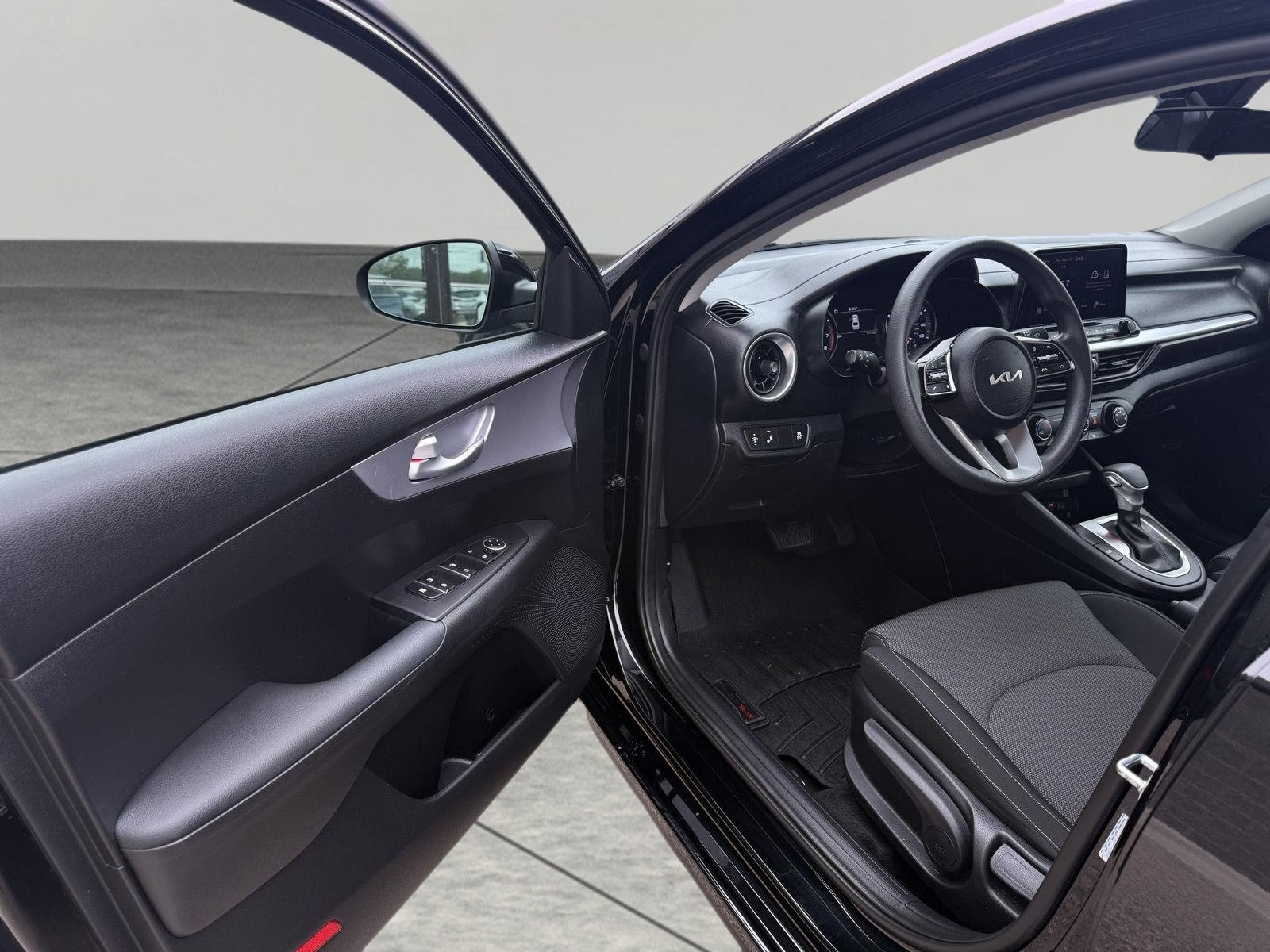 Used 2024 Kia Forte LXS w/ LXS Technology Package FWD image 18