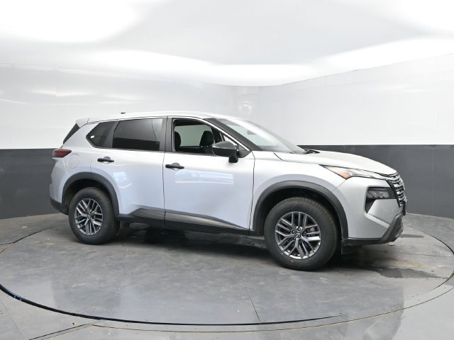 Used 2024 Nissan Rogue S AWD/4WD image 3
