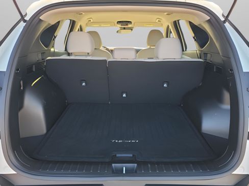 Certified 2025 Hyundai Tucson SE image 8