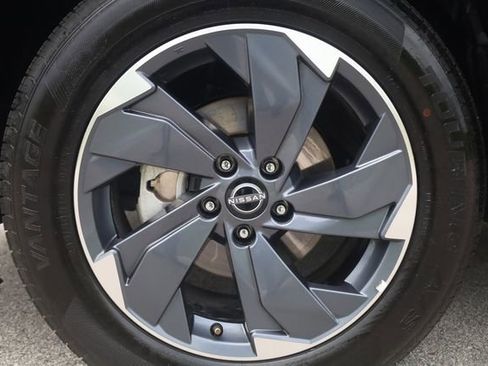 Used 2025 Nissan Rogue SV FWD image 7