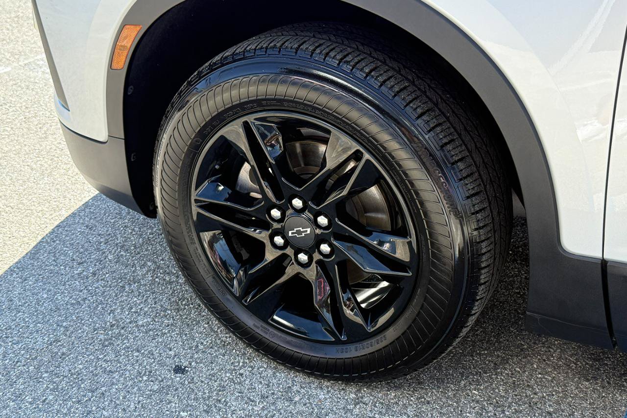 Used 2020 Chevrolet Blazer LT w/ Midnight/Sport Edition FWD image 19