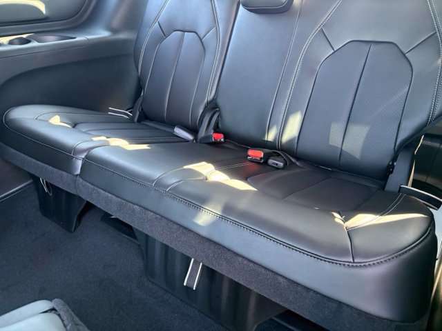 New 2027 Chrysler Pacifica Select AWD/4WD image 12