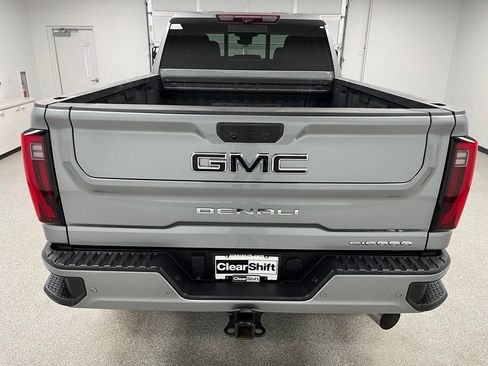 Used 2024 GMC Sierra 3500 Denali w/ Technology Package AWD/4WD image 9