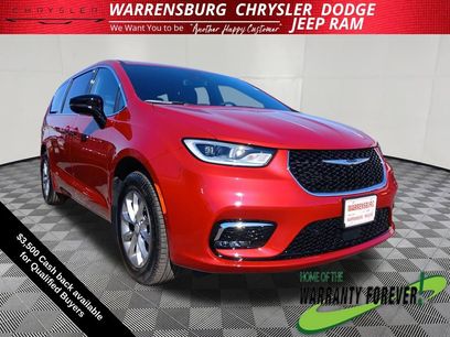 New 2026 Chrysler Pacifica Select