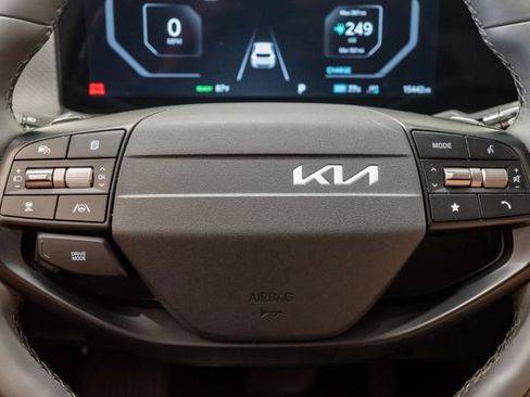 Used 2025 Kia EV6 Wind RWD image 12