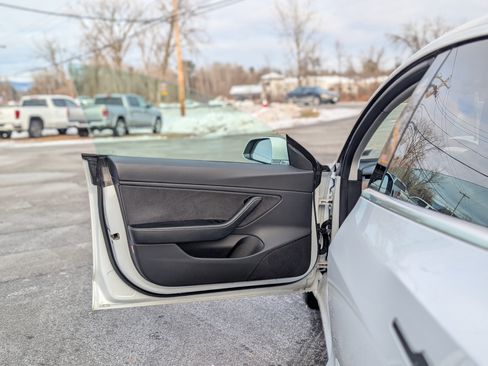 Used 2018 Tesla Model 3 Long Range image 32