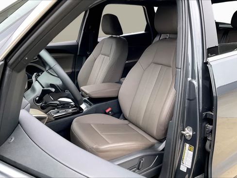 Used 2025 Audi Q5 Premium w/ Convenience Package AWD/4WD image 8