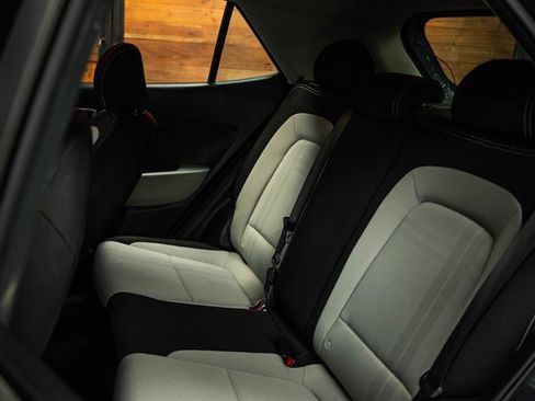 Used 2024 Hyundai Venue SEL FWD image 10