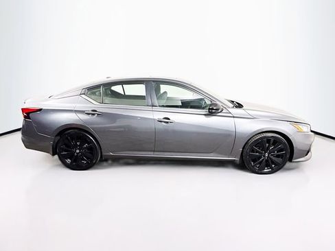 Certified 2022 Nissan Altima 2.5 SR w/ Midnight Edition Package image 9