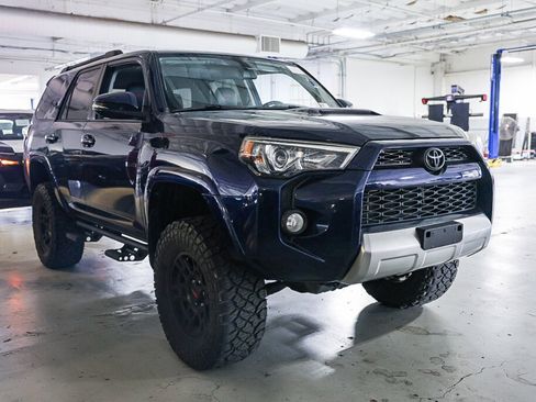 Used 2019 Toyota 4Runner TRD Off-Road Premium AWD/4WD image 2