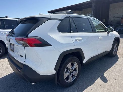 Used 2025 Toyota RAV4 XLE w/ Convenience Package FWD image 5