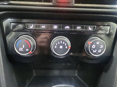 Used 2023 Volkswagen Taos SE image 17