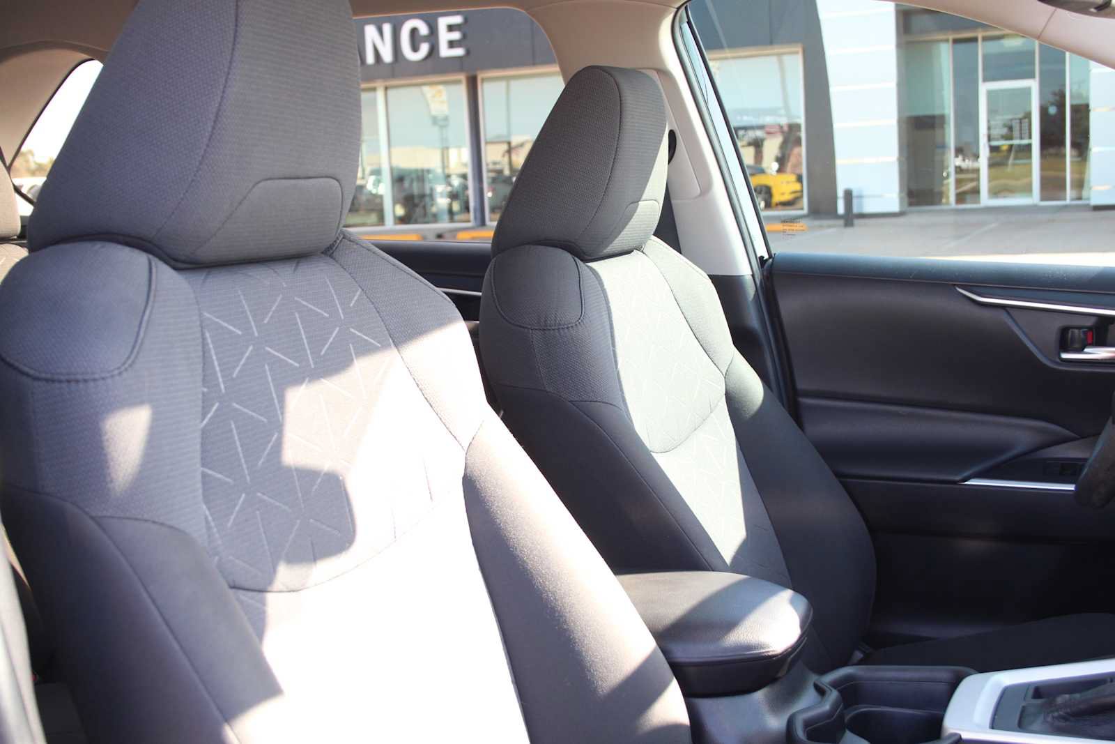Used 2020 Toyota RAV4 XLE FWD image 21