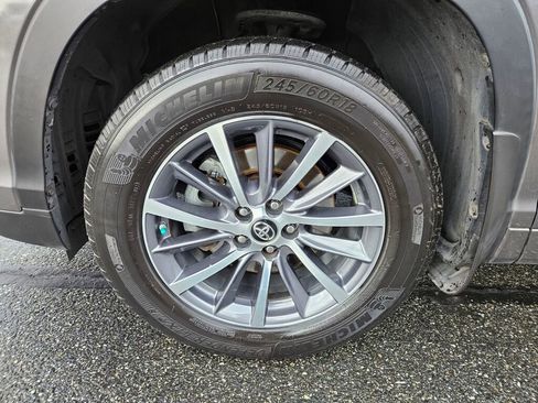 Used 2017 Toyota Highlander XLE image 8