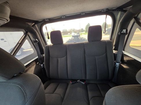 Used 2016 Jeep Wrangler Sport image 18