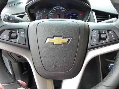 Used 2019 Chevrolet Trax LT w/ LT Convenience Package image 29