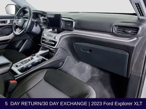 Used 2023 Ford Explorer XLT AWD/4WD image 34