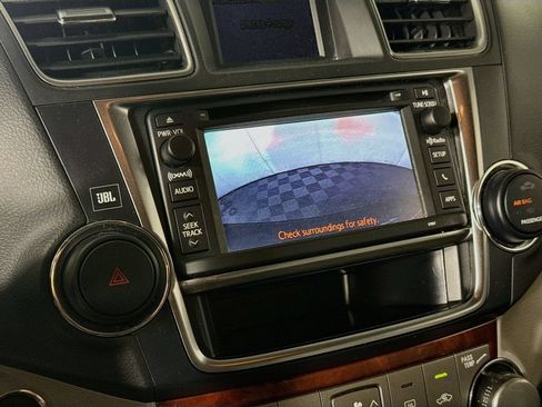 Used 2013 Toyota Highlander Limited AWD/4WD image 14