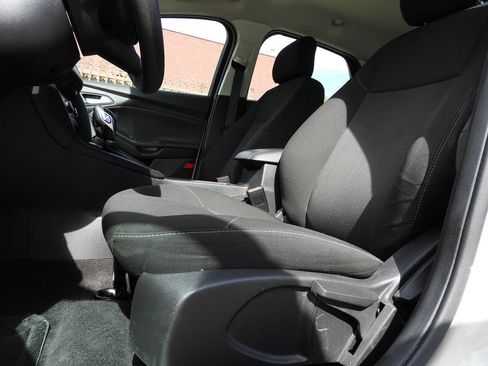 Used 2017 Ford Focus SE FWD image 16
