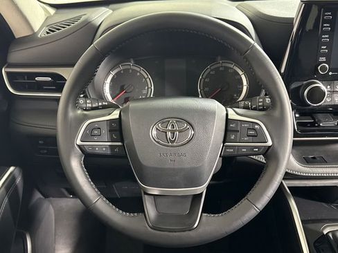 Used 2022 Toyota Highlander LE AWD/4WD image 26