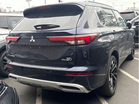 New 2025 Mitsubishi Outlander 4WD Plug-In Hybrid image 5