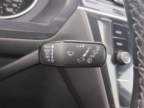 Used 2019 Volkswagen Tiguan SE w/ Panoramic Sunroof Package image 26