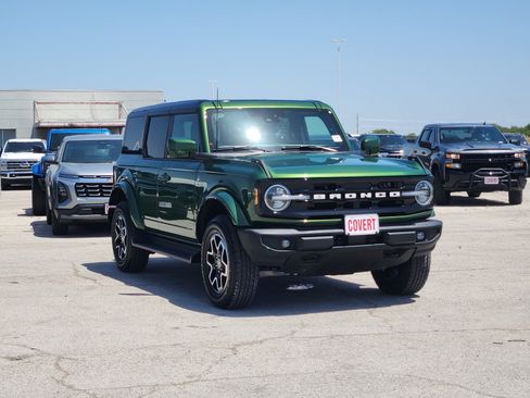 Used 2025 Ford Bronco Outer Banks AWD/4WD image 3